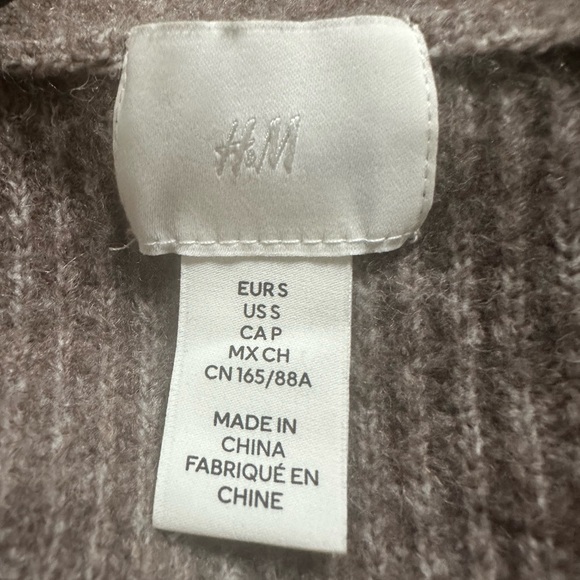 H&M Cardigan - Picture 2 of 3